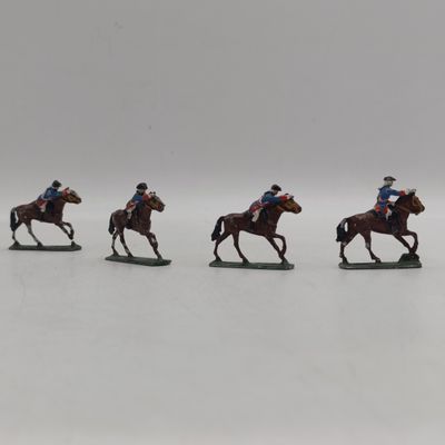 Lot of 4 vintage cavalry lead soldiers