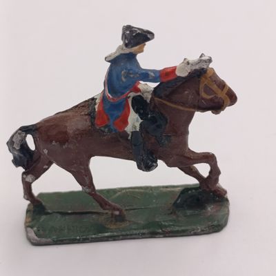 Lot of 4 vintage cavalry lead soldiers