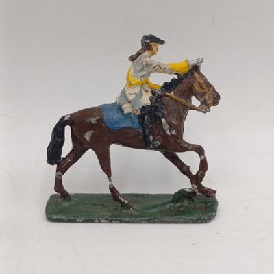Lot of 4 vintage cavalry lead soldiers