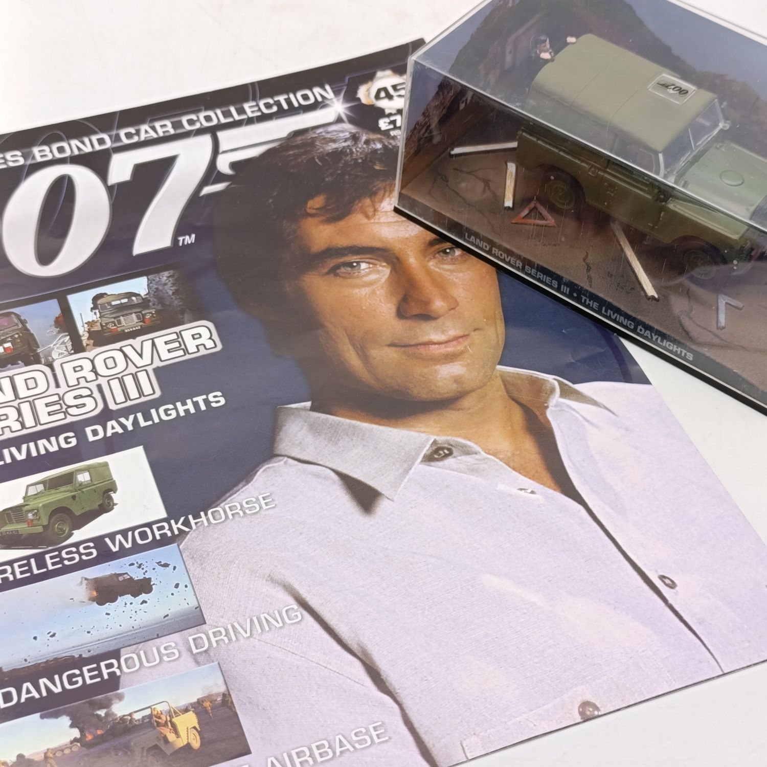 James Bond 007 Land Rover Series III model car with booklet - The Living daylights - case cracked