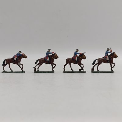 Lot of 4 vintage cavalry lead soldiers