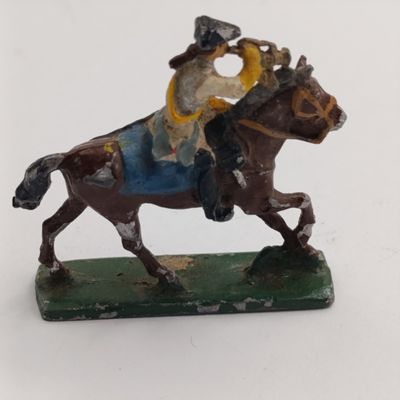 Lot of 4 vintage cavalry lead soldiers