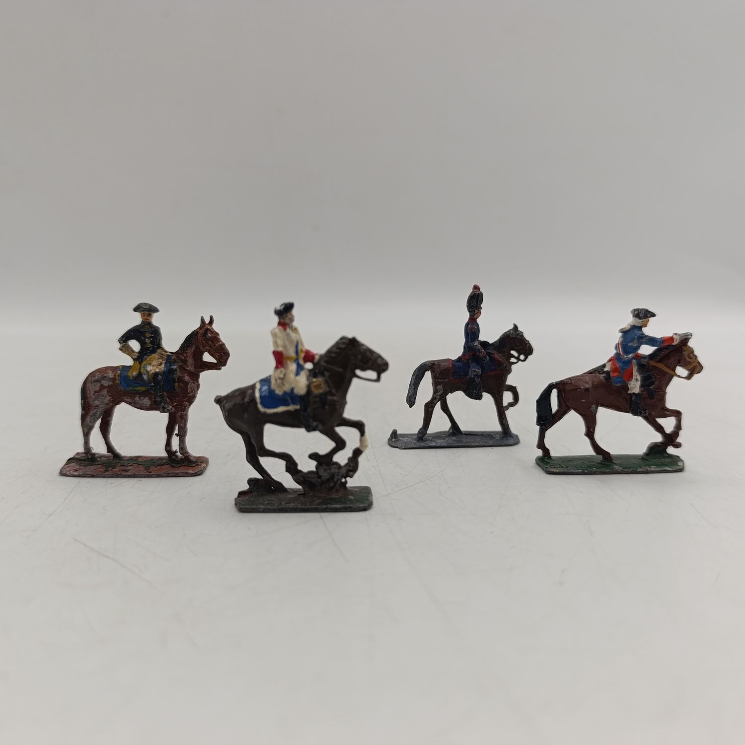Lot of 4 vintage cavalry lead soldiers