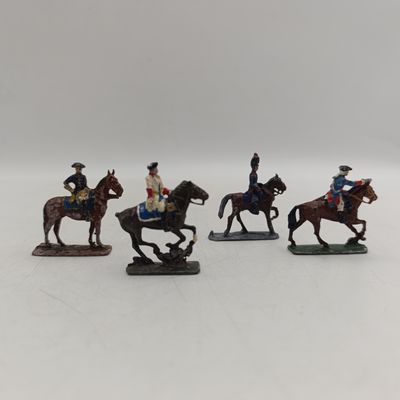 Lot of 4 vintage cavalry lead soldiers