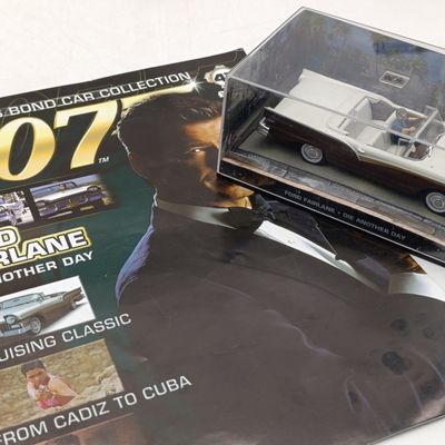 James Bond 007 Ford Fairlane model car with booklet - Die another day