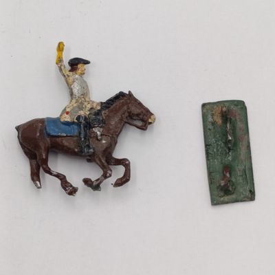 Lot of 4 vintage cavalry lead soldiers