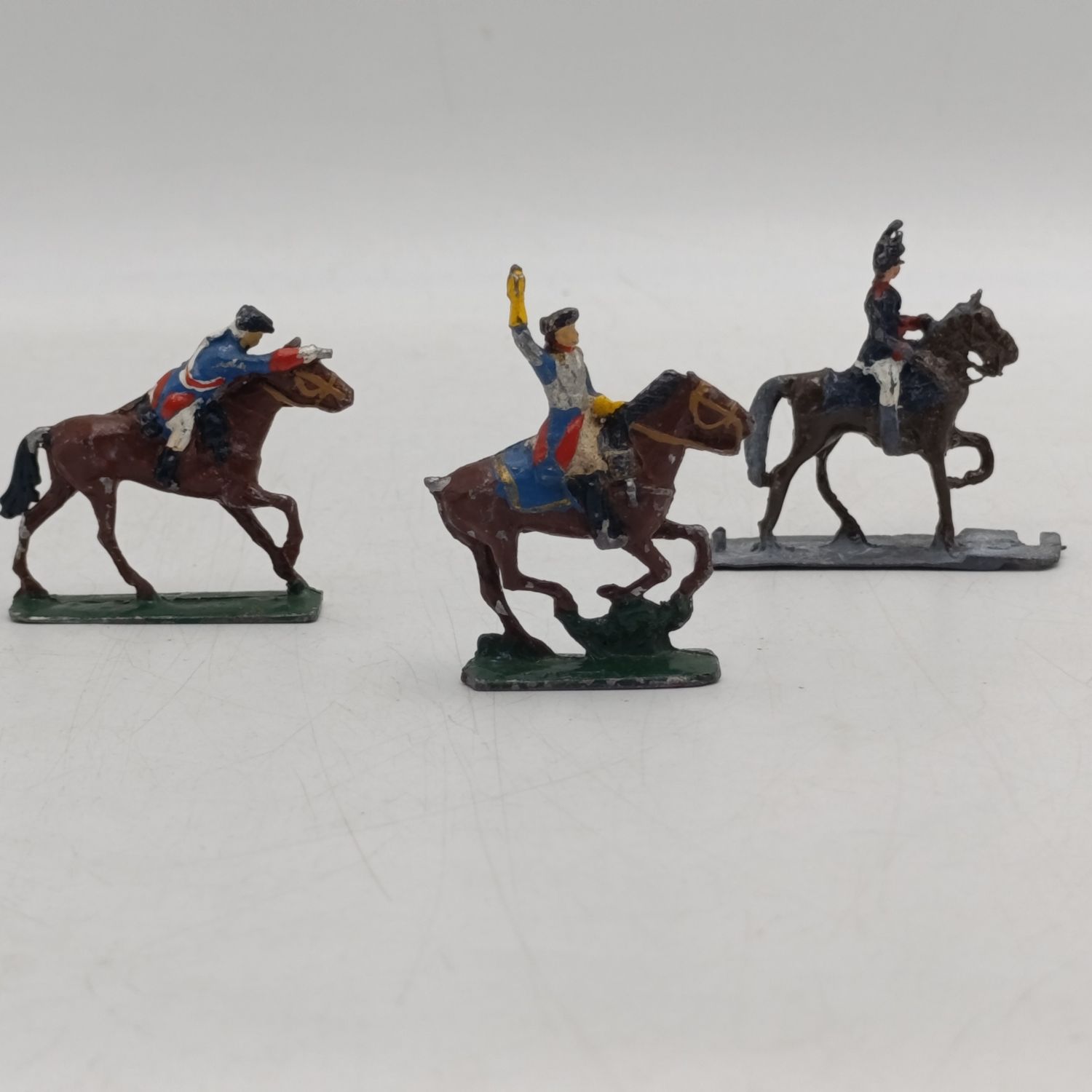 Lot of 4 vintage cavalry lead soldiers