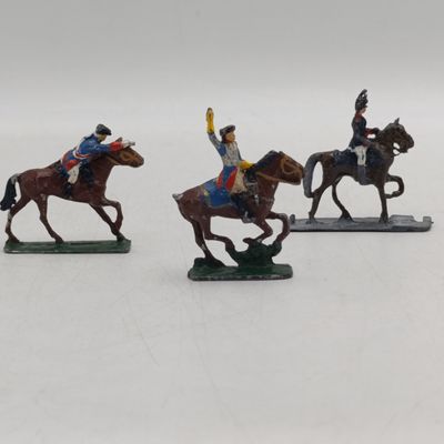 Lot of 4 vintage cavalry lead soldiers