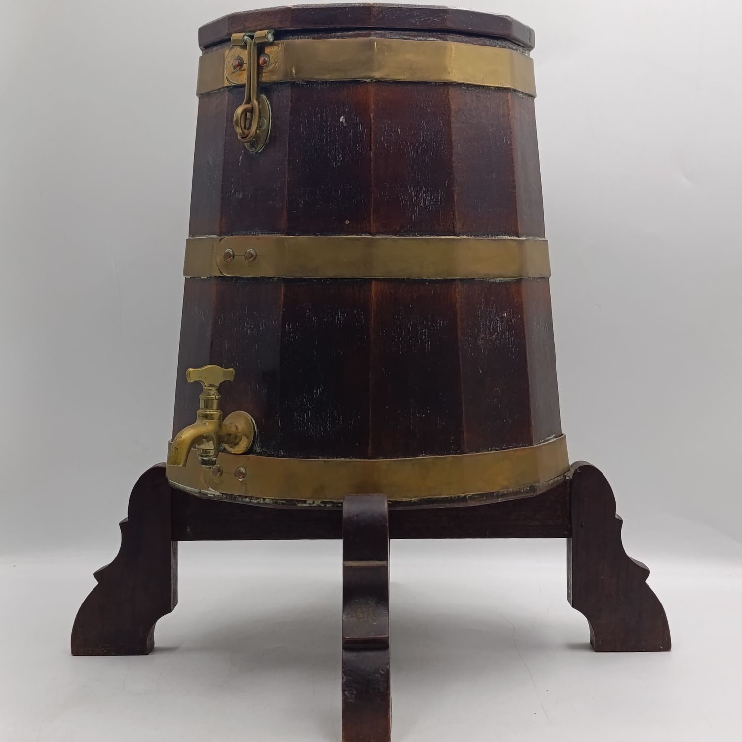 Antique Cape Teak waterbalie with stand