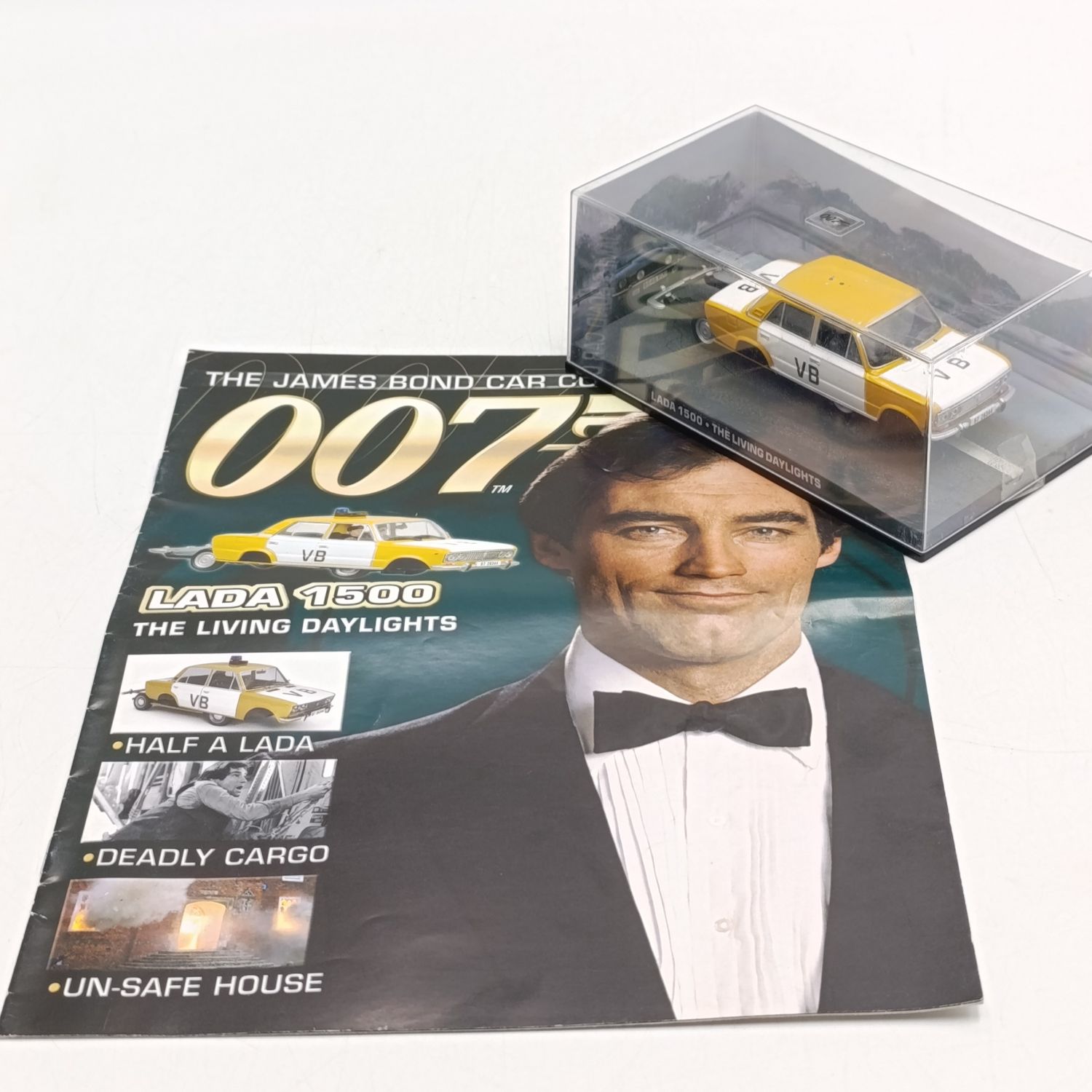 James Bond 007 Lada 1500 model car with booklet - The Living daylights