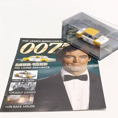 James Bond 007 Lada 1500 model car with booklet - The Living daylights