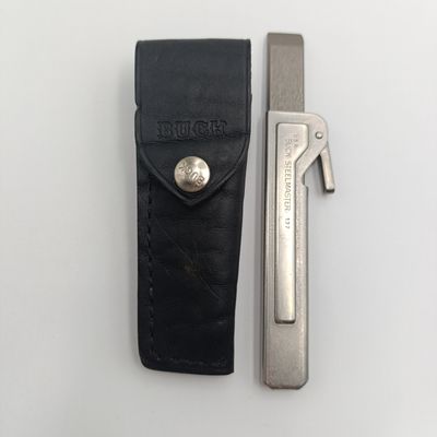 Vintage Buck Steelmaster 137 USA knife sharpener in leather pouch