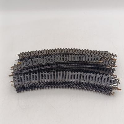 Lot of 25 HO scale curved railway tracks - various brands