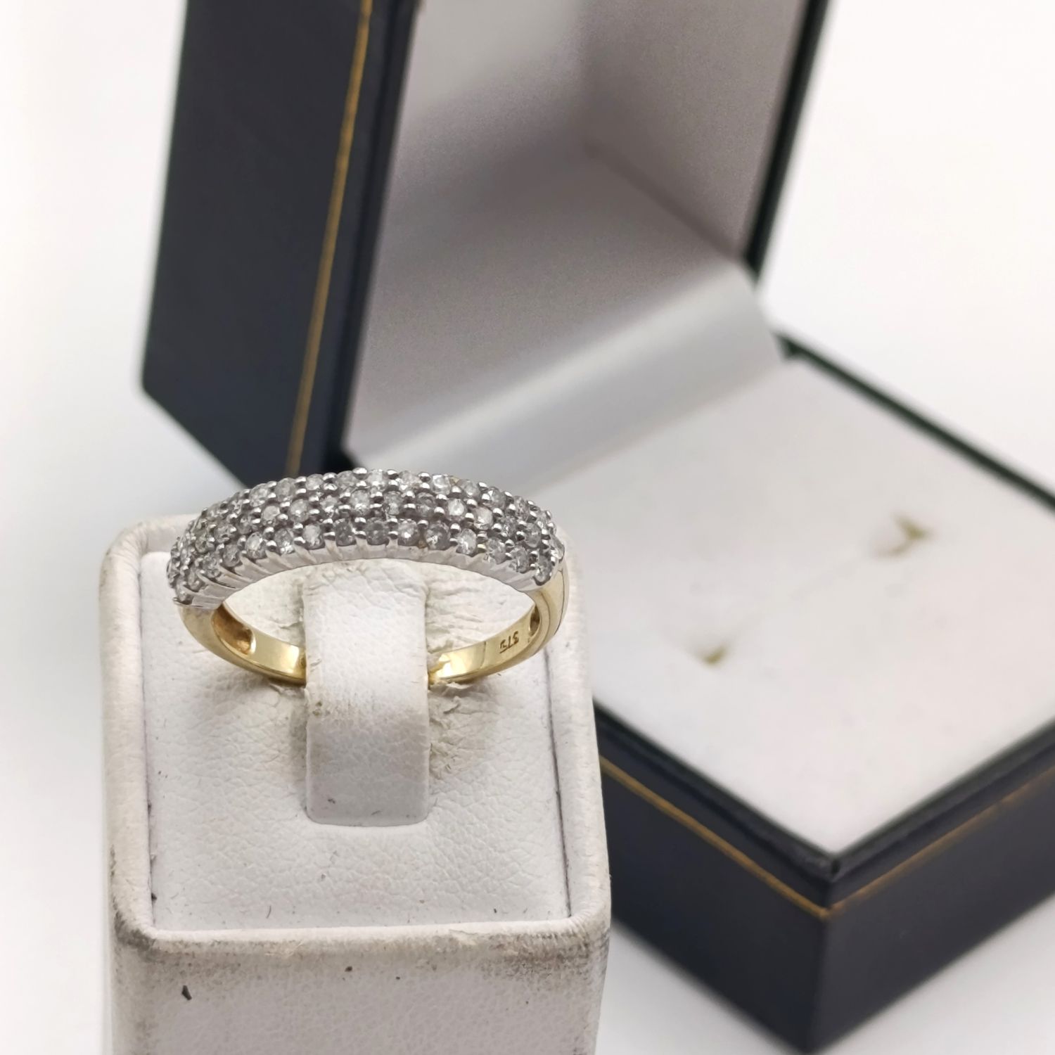 9kt Gold ring with 46 small diamonds - weight 2,6g - size P 1/2