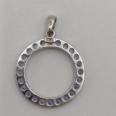 9kt White gold pendant with 24 small tanzanites - weight 1.5g