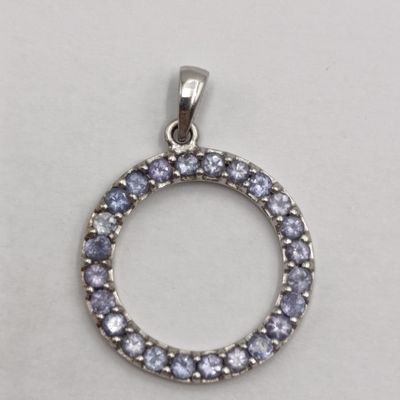 9kt White gold pendant with 24 small tanzanites - weight 1.5g