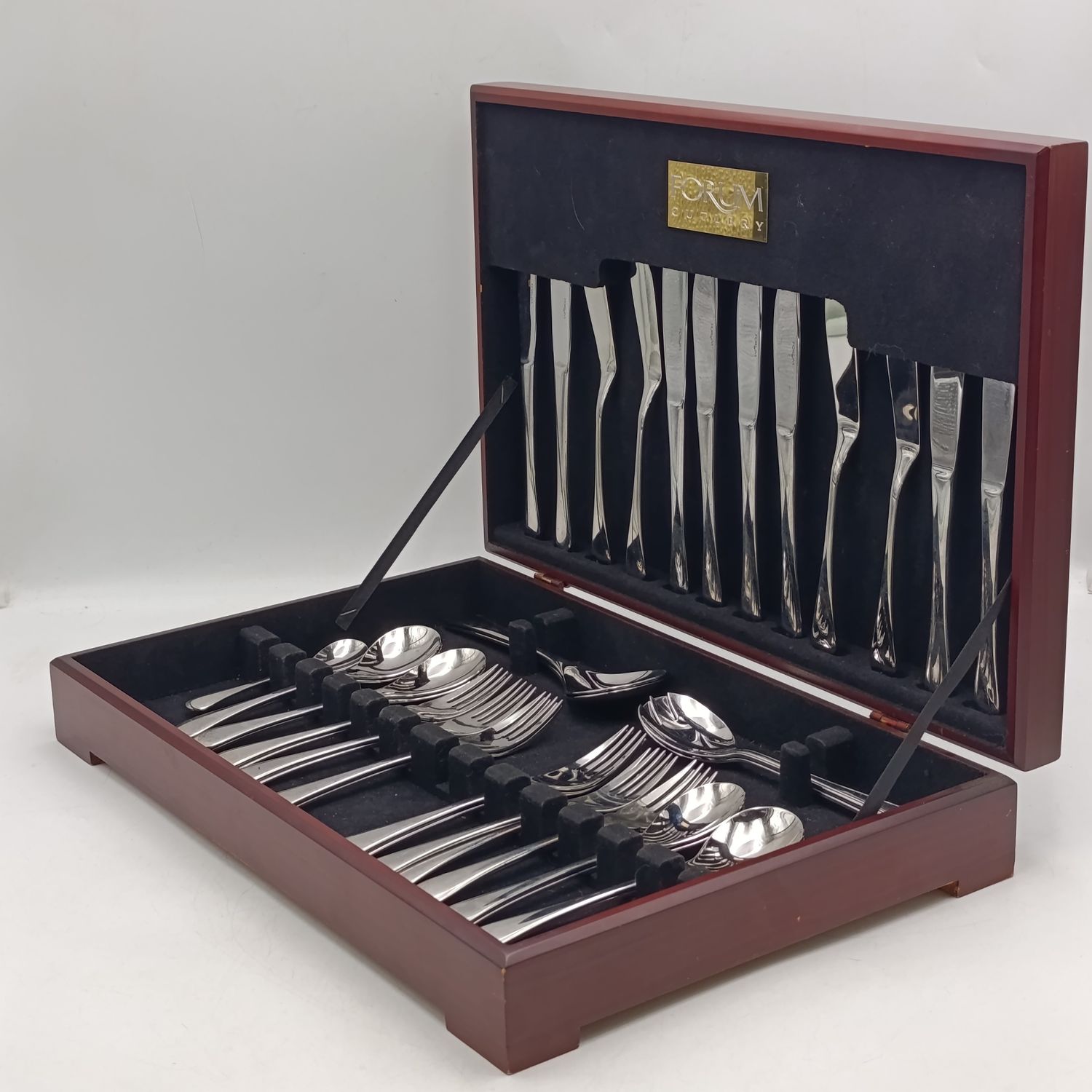Forum Cutlery 40 piece stainless steel cutlery set in wooden case