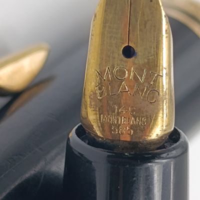 Mont Blanc 256 fountain pen with 14kt gold nib - lid has cracks