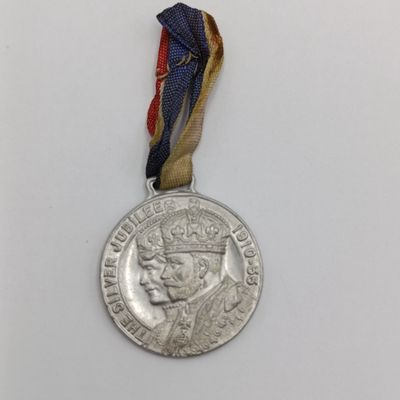 King George V 1910 - 1935 The Silver jubilee medal