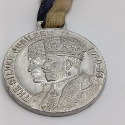 King George V 1910 - 1935 The Silver jubilee medal