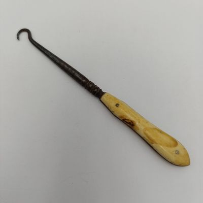 Antique brotlace hook with bone handles