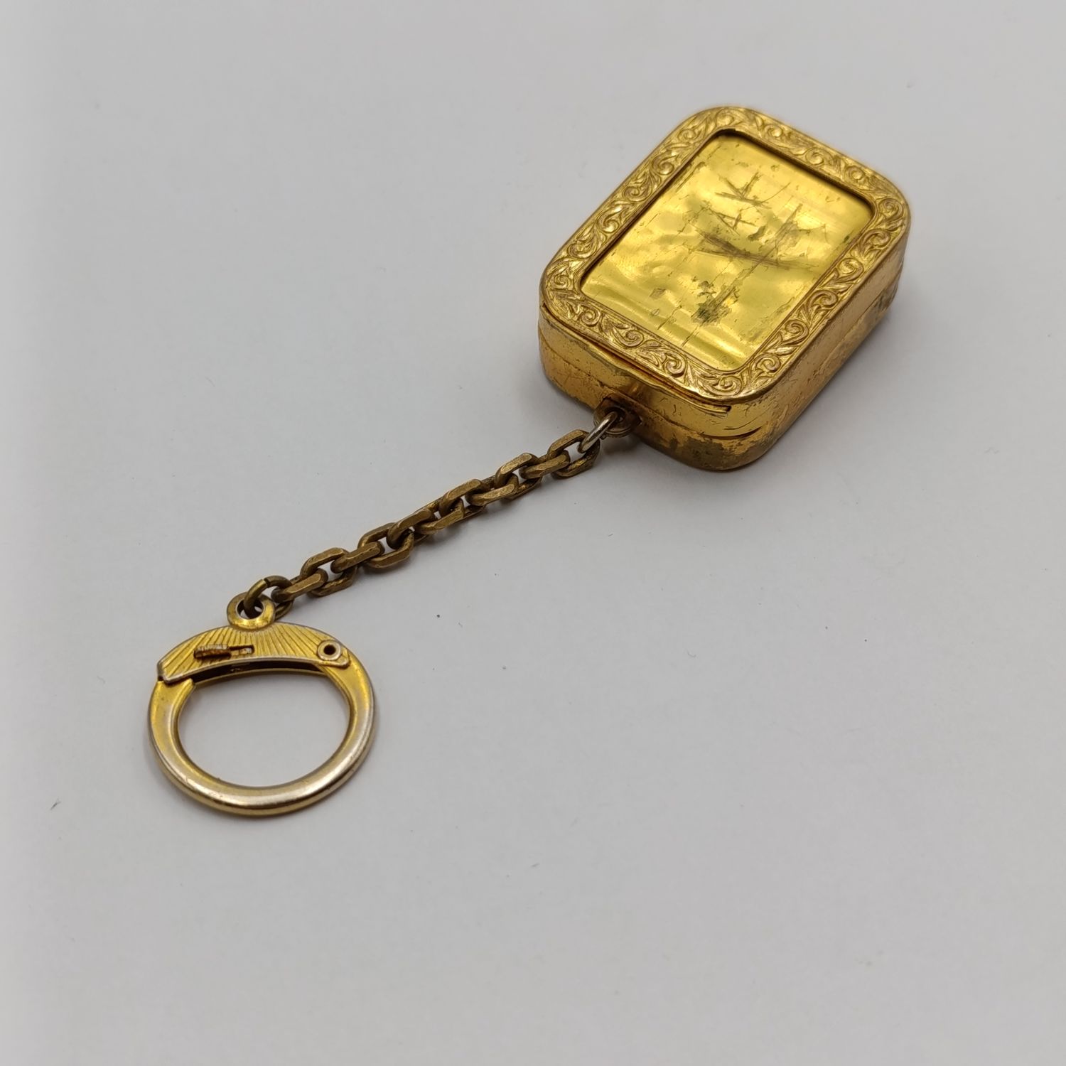 Vintage Swiss Reuge mechanical music box keychain - working