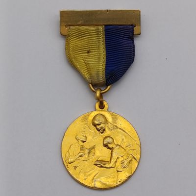 Vintage Catholic devotion / achievement medal