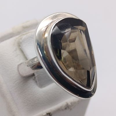 Sterling silver ring with Smokey quarts weight 10 gram