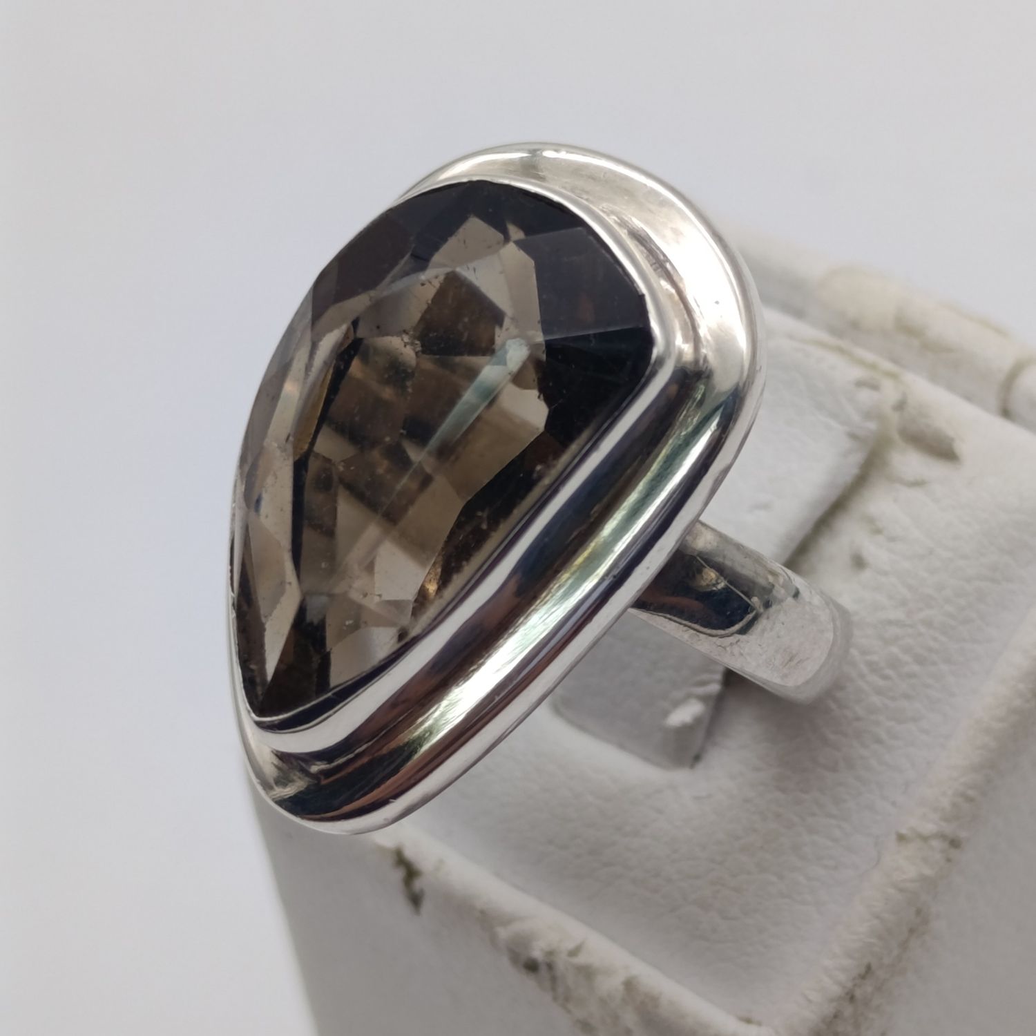 Sterling silver ring with Smokey quarts weight 10 gram