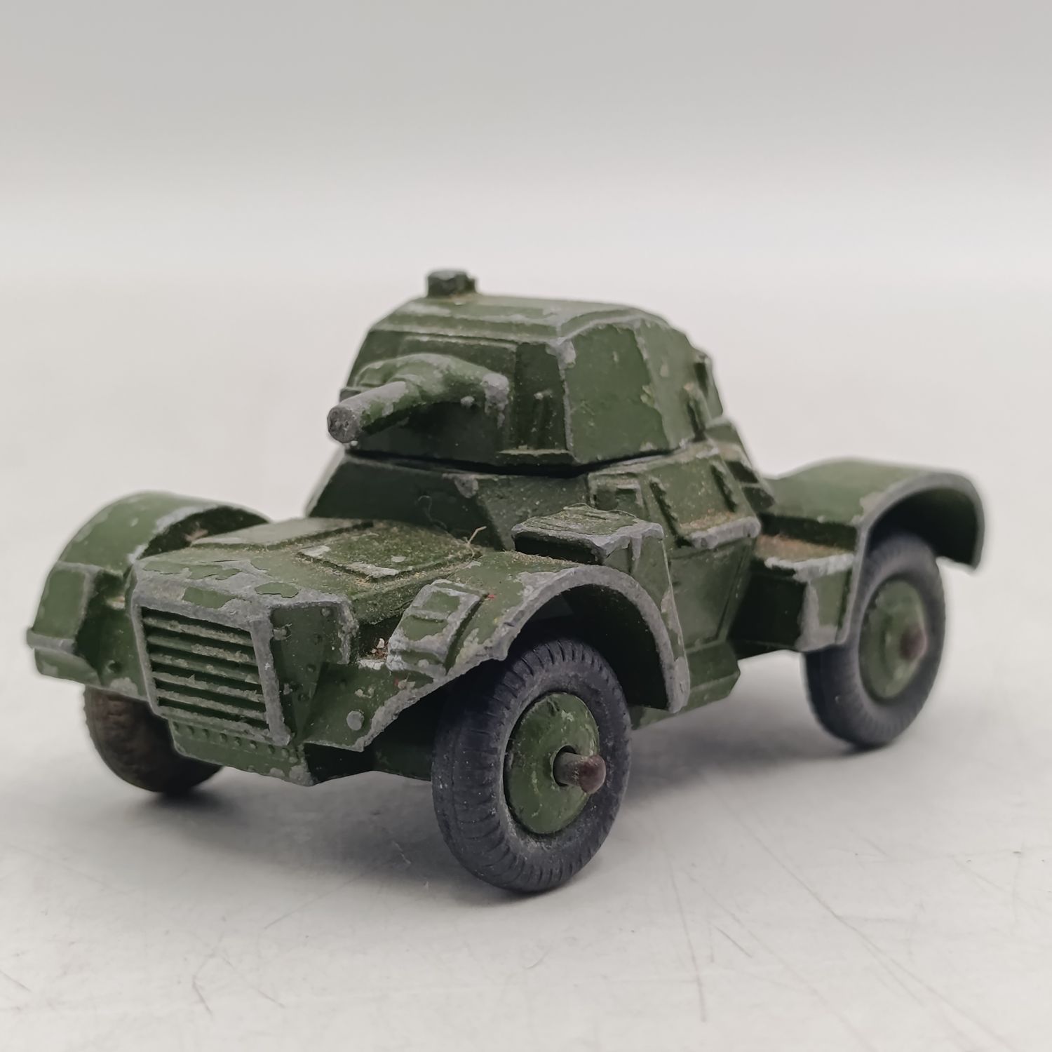 Meccano Dinky Toys #670 Armoured car military vehicle