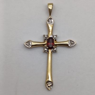 9 Kt gold Cross with garnet and small diamond 1,5gram