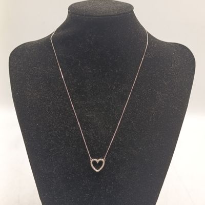 9kt White gold necklace with heart shaped pendant with small diamonds - weight 2.1g - length 47cm