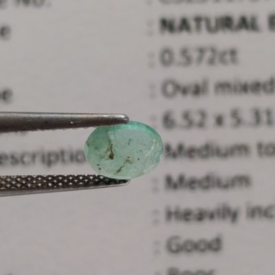 Oval mixed Natural Emerald of 0,572ct with GEMLAB certificate