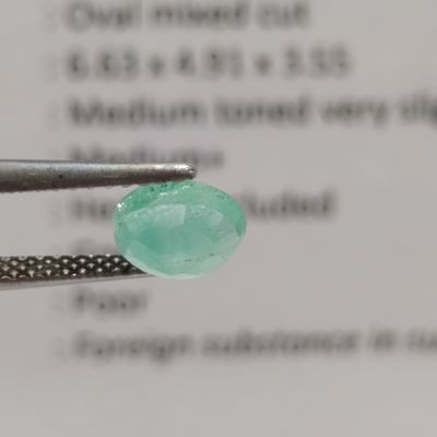 Oval mixed Natural Emerald of 0,850ct with GEMLAB certificate