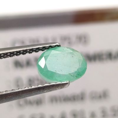 Oval mixed Natural Emerald of 0,850ct with GEMLAB certificate