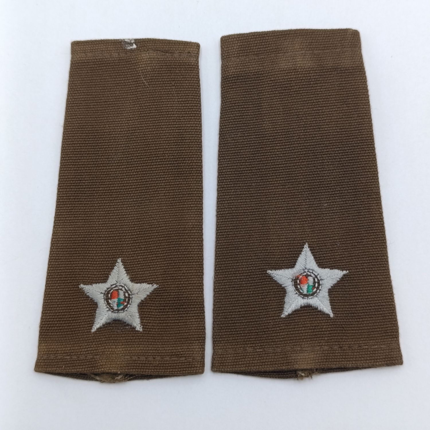 Pair of SA Army second lieutenant rank epaulettes