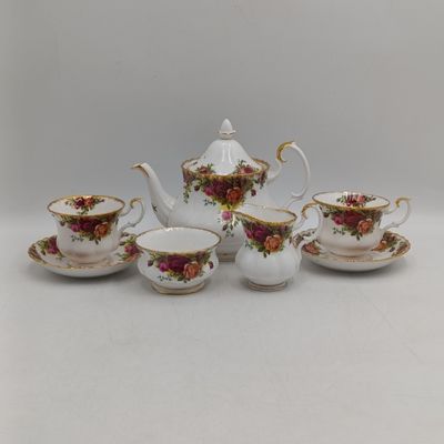 Vintage Royal Albert Old Country Roses pattern 8 piece tea set - Teapot and lid, Sugar bowl, Milk jug and 2 cups and 2 saucers