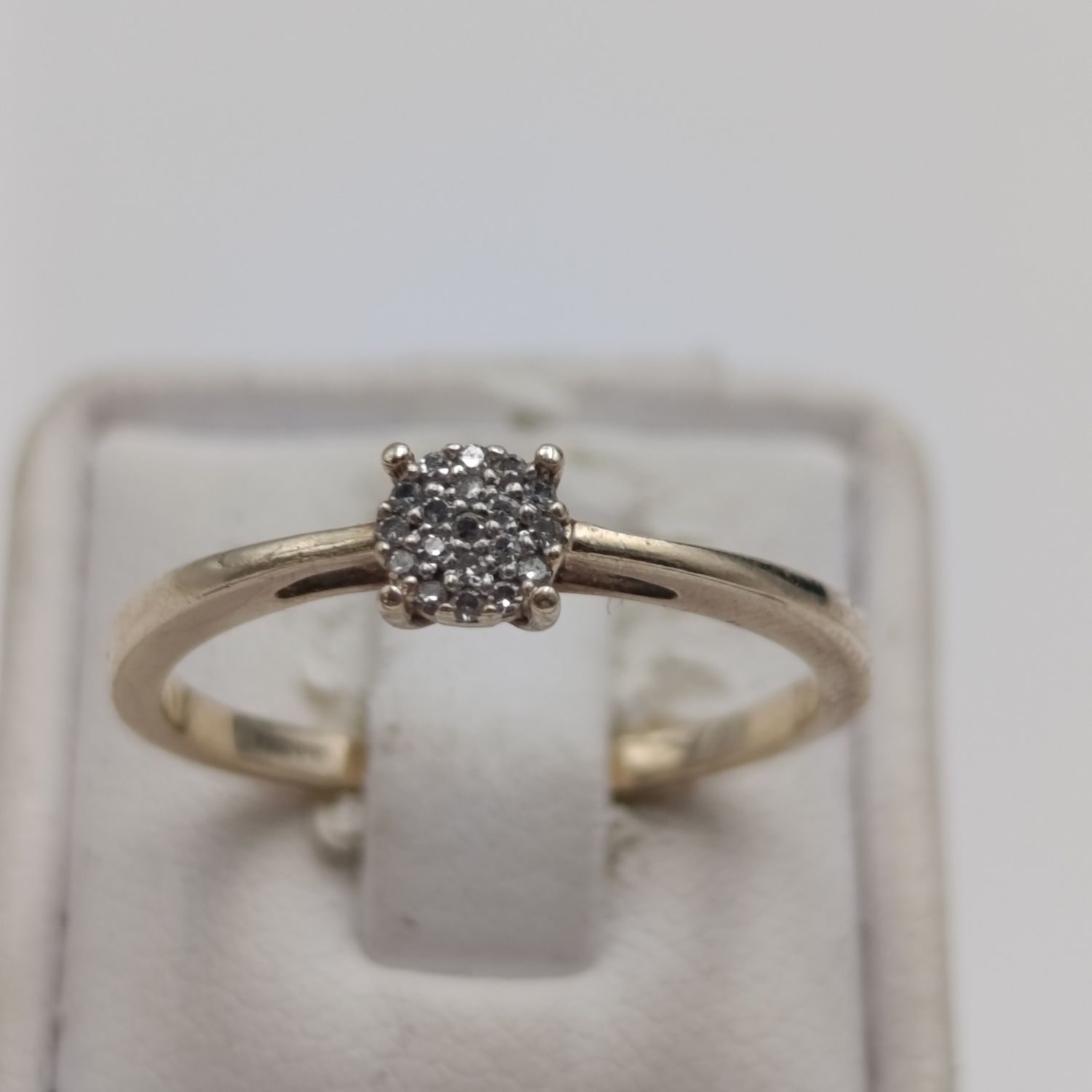 9kt yellow gold diamond ring with 19 small diamonds - weughs 1.7g - size P` 1/2