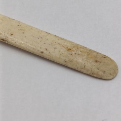 Antique bone bookmark / page turner