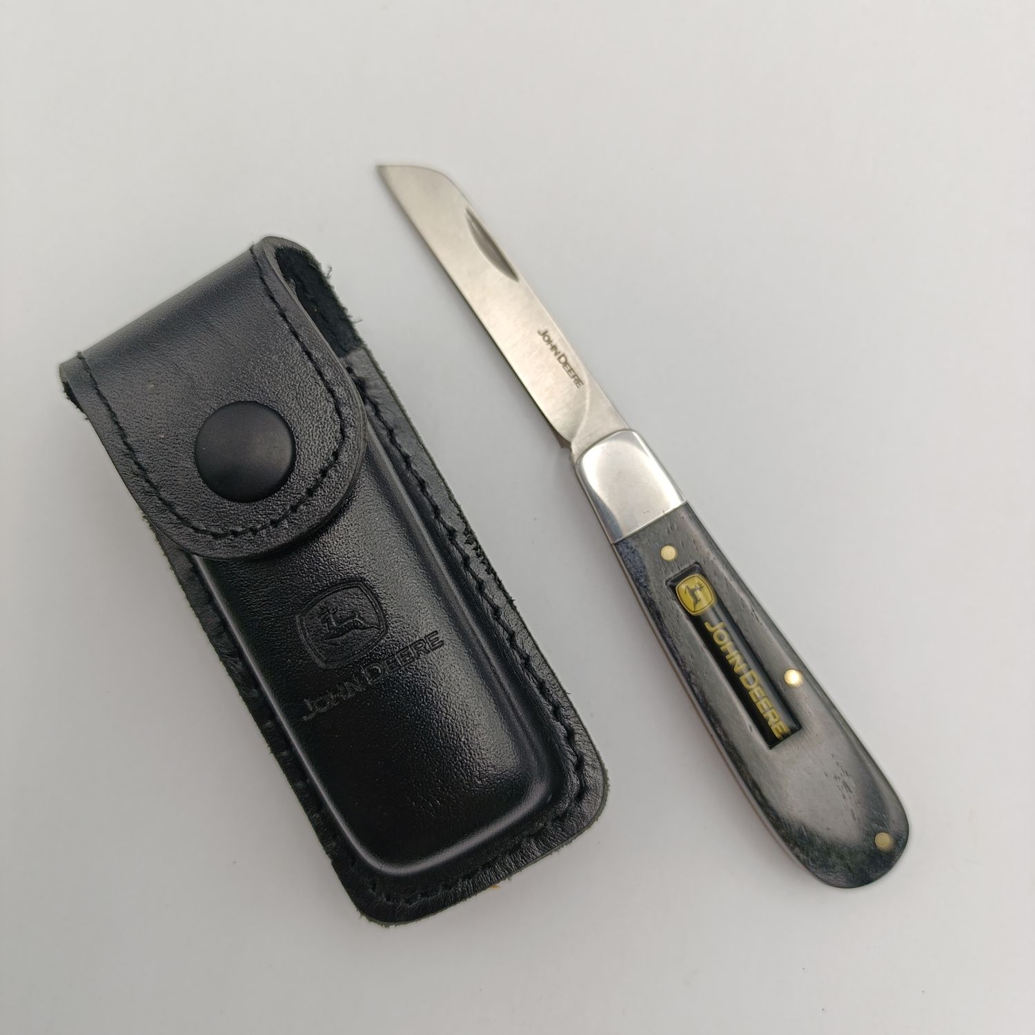 John Deere pocket knife with leather pouch