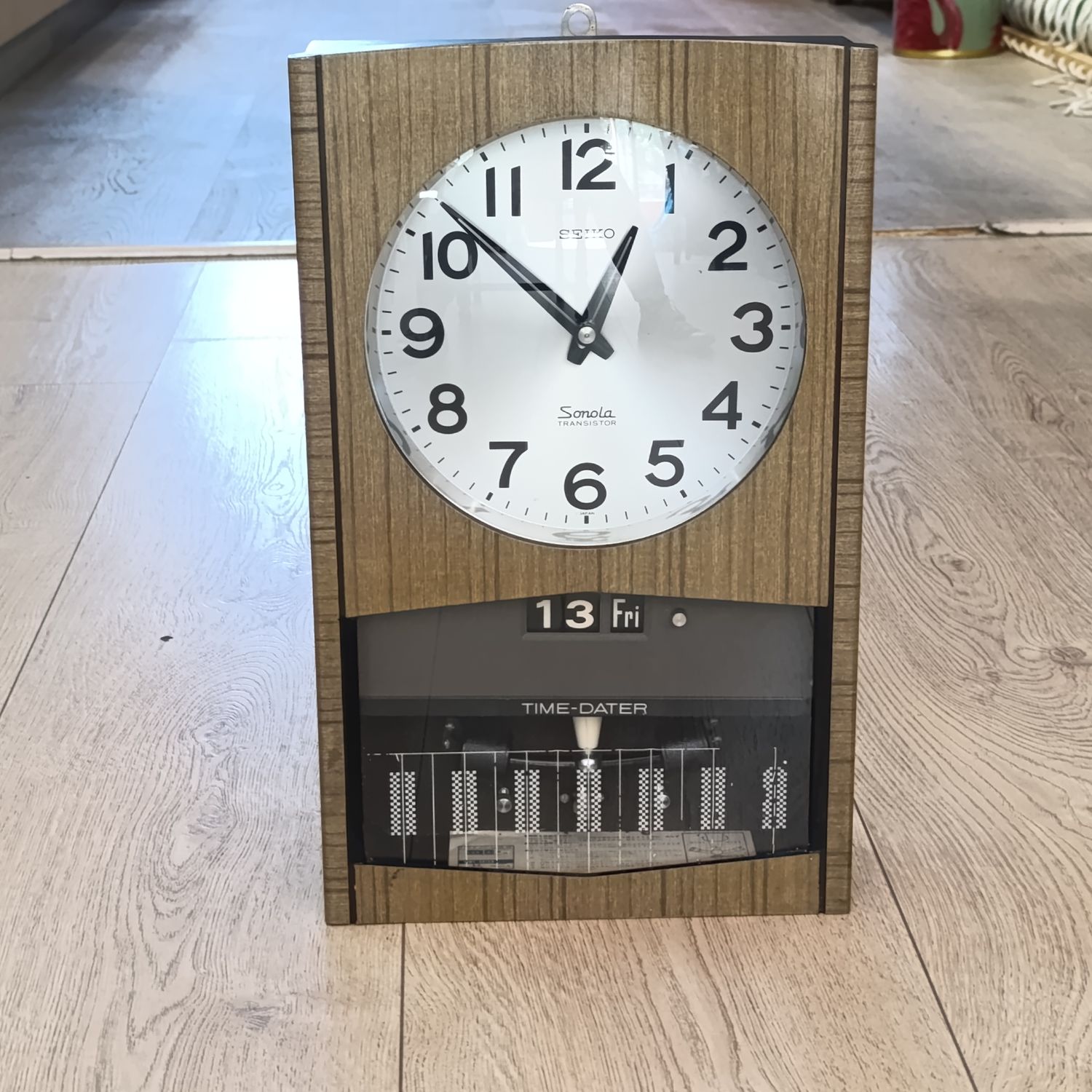 Vintage Seiko Sonola Transistor wall clock - working - in original box - batteries not included