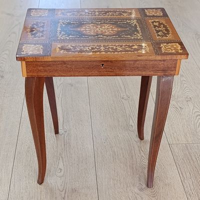 Vintage wooden mini table jewellery box with musical tune - working