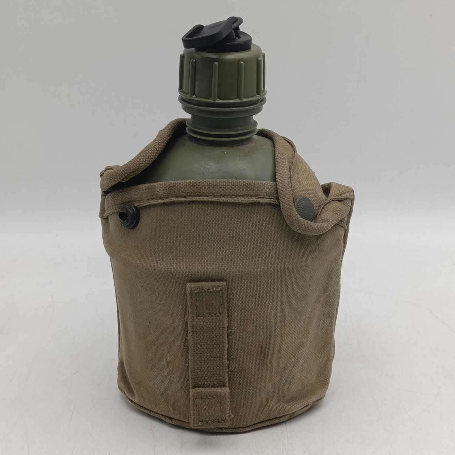 SADf Water bottle with fire bucket and NBC cap - pouch clip broken