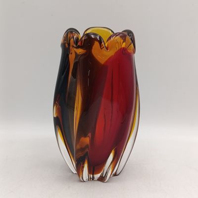 Beautiful curved Murano glass flower vase