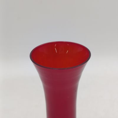 Beautiful Red cranberry glass flower vase - Height 19.5cm