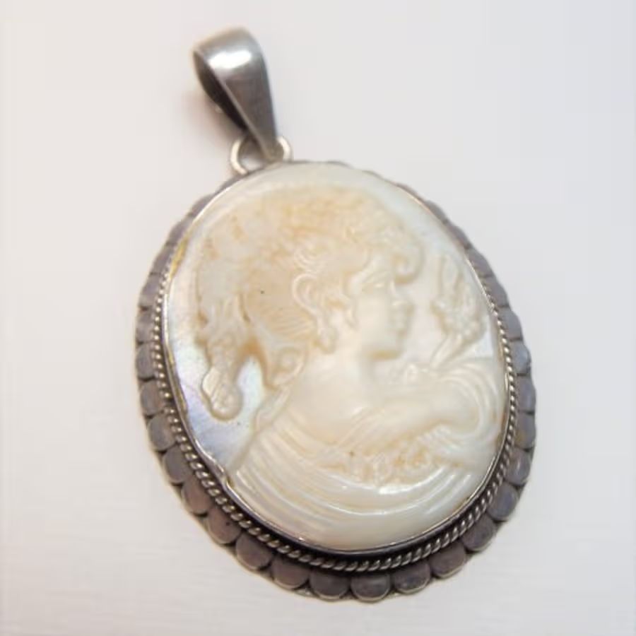 Sterling silver handmade cameo pendant with 34x27mm oval shell cameo - Valued at R5000