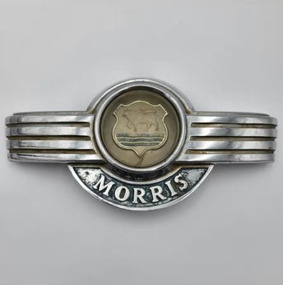 Vintage Morris Minor badge - Bonnet - Small crack