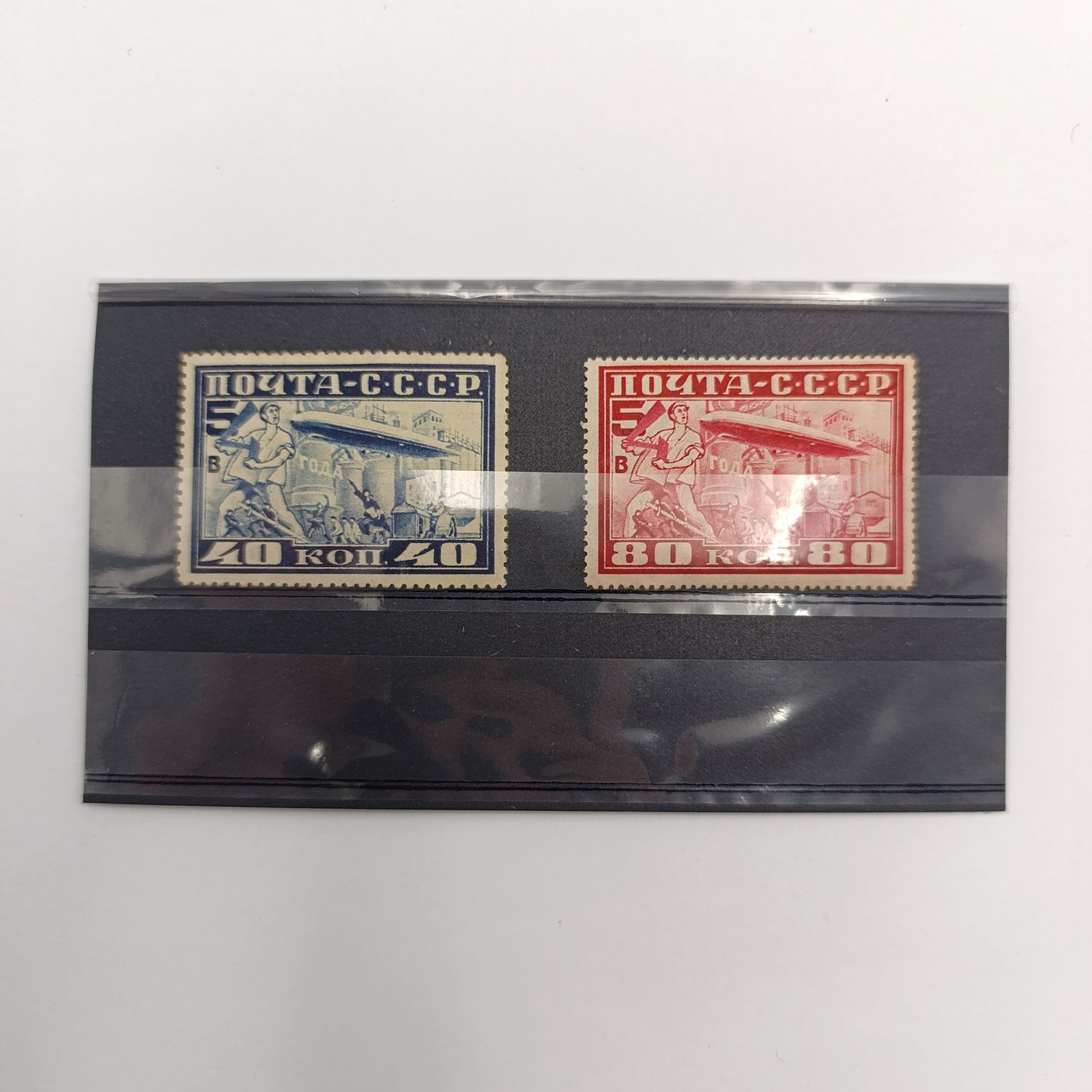 Pair of Russia Zeppelin 1930 set stamps - mint hinged