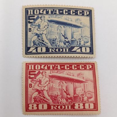 Pair of Russia Zeppelin 1930 set stamps - mint hinged