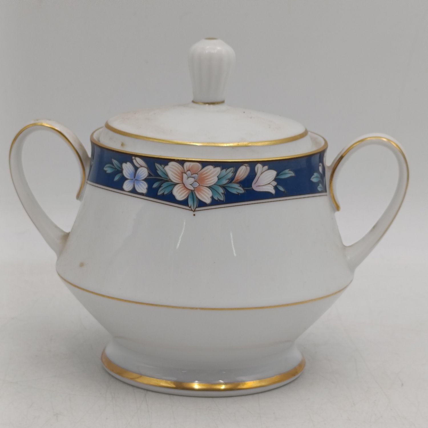 Vintage Legendary by Noritake Prescott porcelain sugar bowl with lid